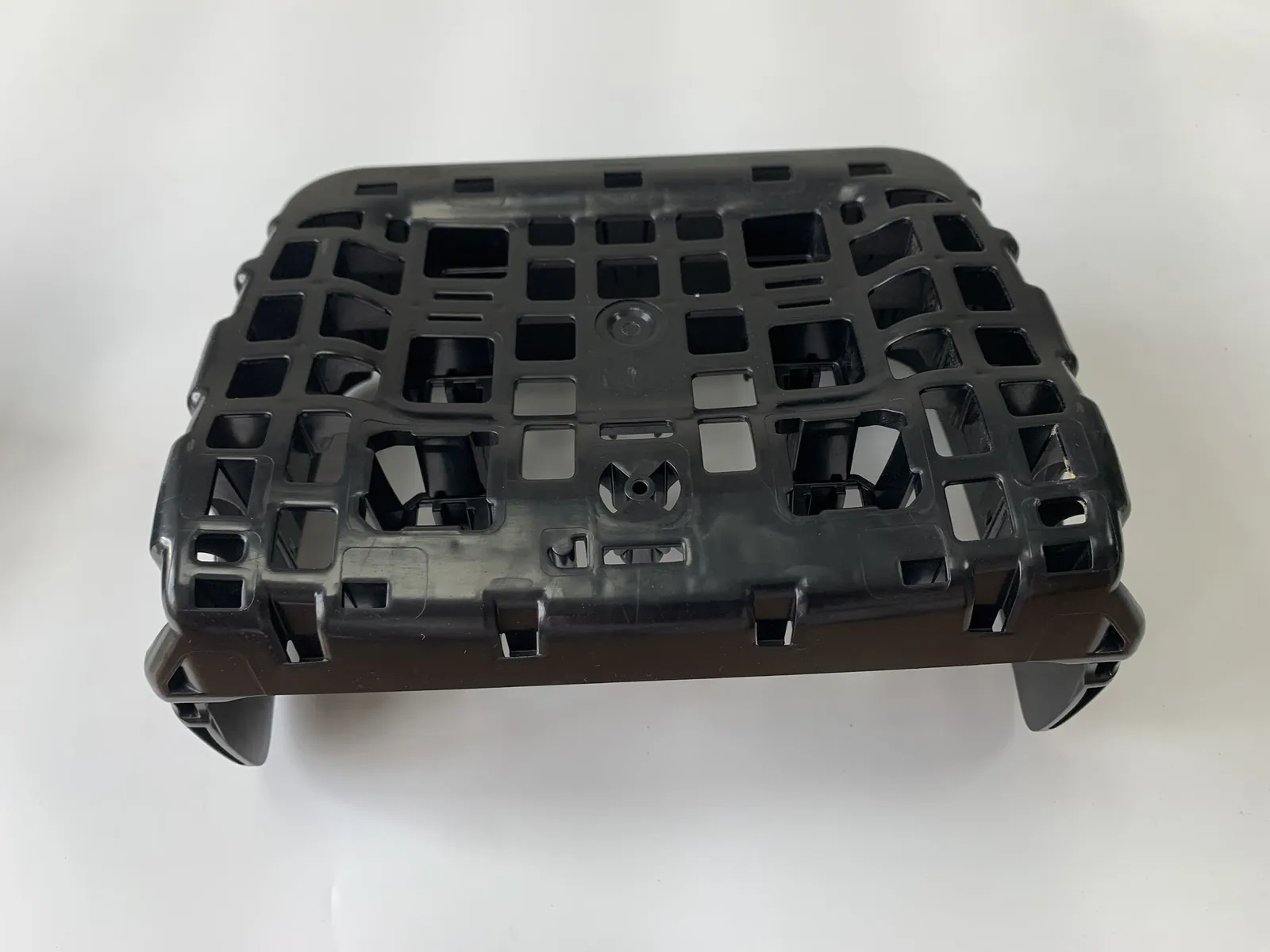 Multi-cavity moulded parts from an automotive program laid out for first-article inspection