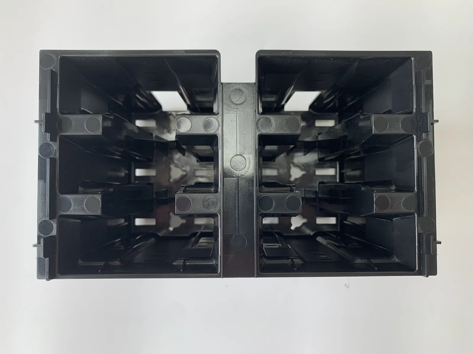 Electrical appliance component moulded in black polymer